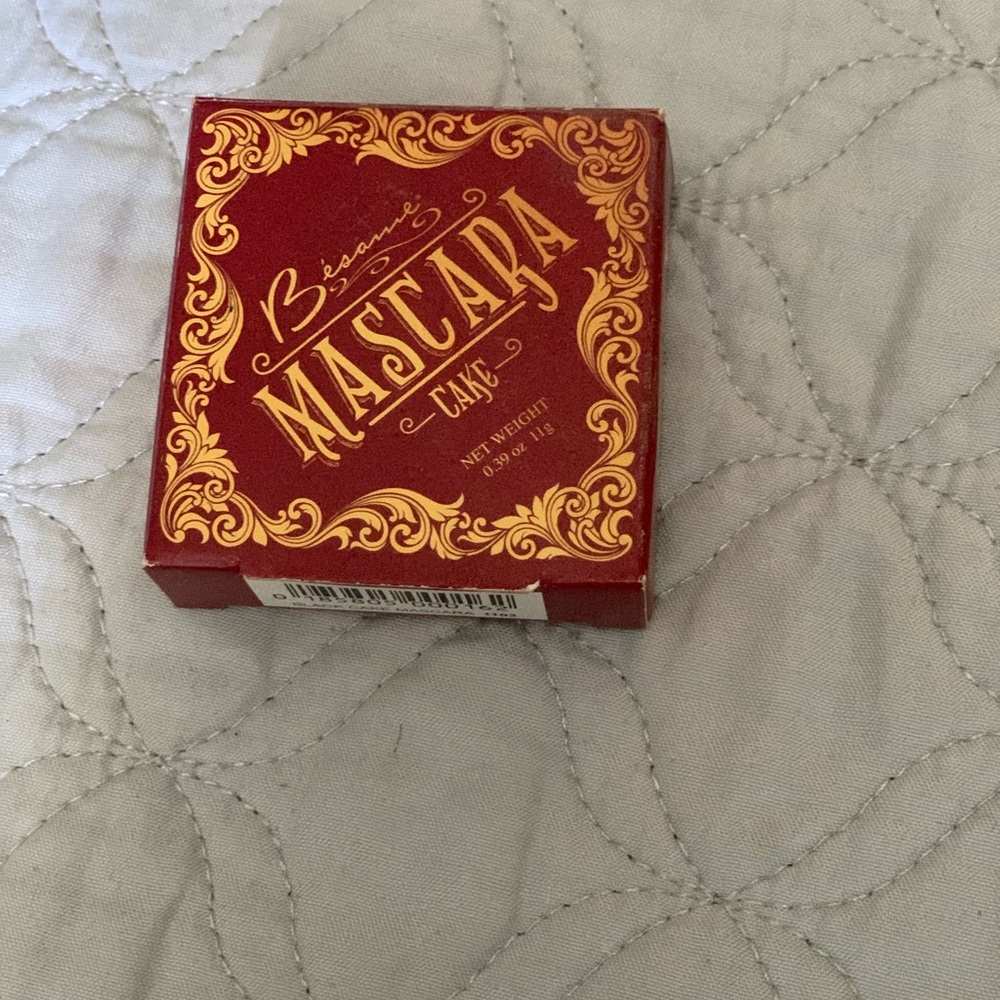 Besame Mascara Cake